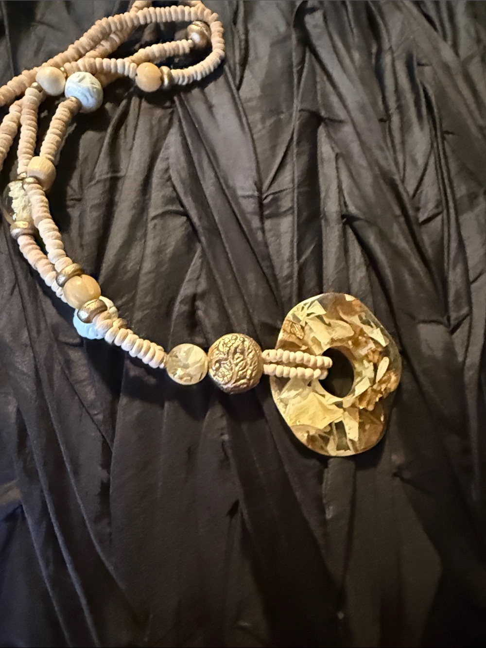 Donut pendant Beaded Statement Necklace with stone and natural shell chips - Picture 5 of 9